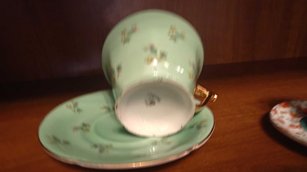 Diversas chávenas de coleção