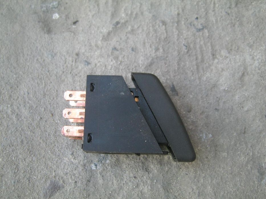 кнопки аварійки Opel Vectra A