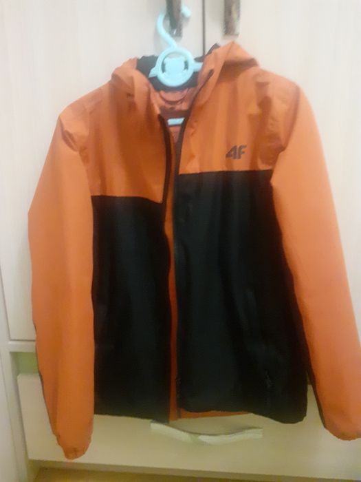 Куртка, вітровка