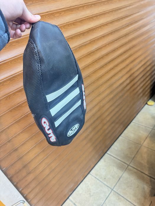 Poszycie siedzenia guts surron