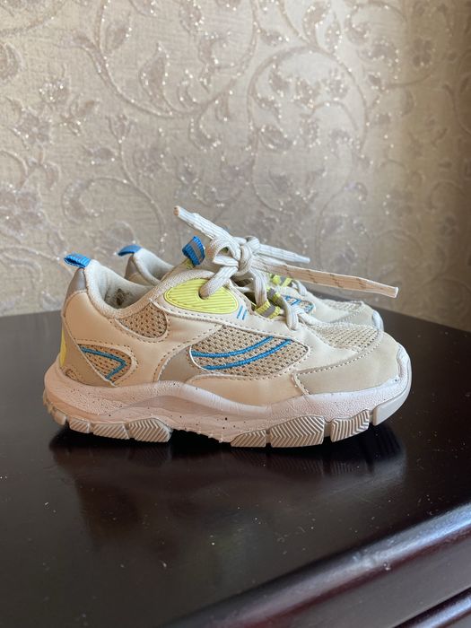 Кросівки як для хлопчика так і для дівчинки