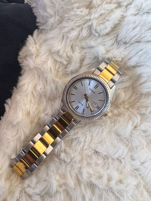 Relógio Casio preto dourado