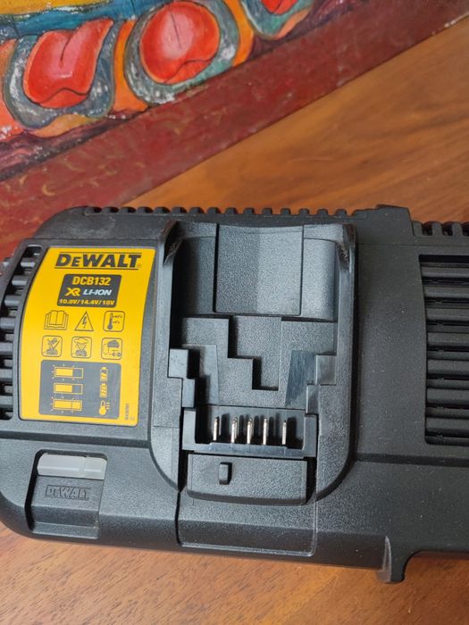 Dewalt DCB132 Ładowarka podwójna 10,8-18V  Flexvolt 54v