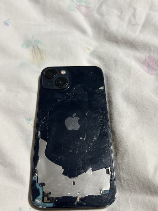 iPhone 13 danificado / Partido
