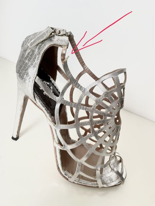 Roberto Cavalli srebrne sandałki na szpilce r 37 595 Euro