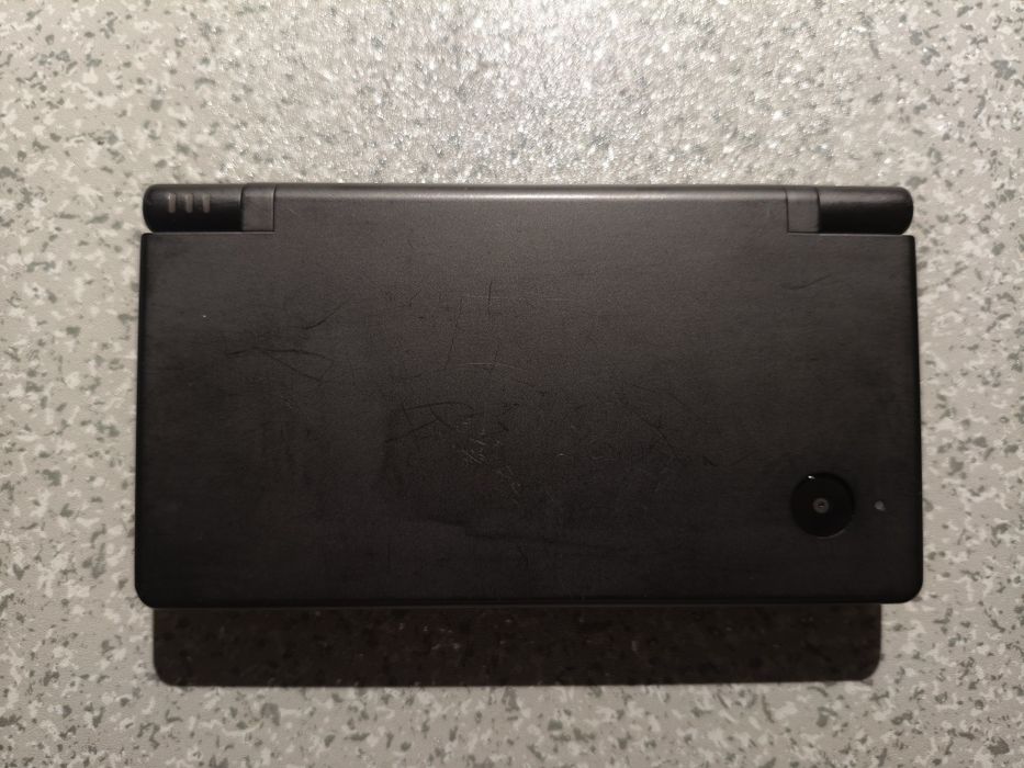 Nintendo DSI + carregador + Twilight Menu++