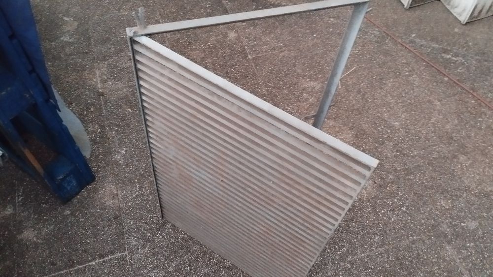 Grade em ferro com dobradiça decapada e metalizada