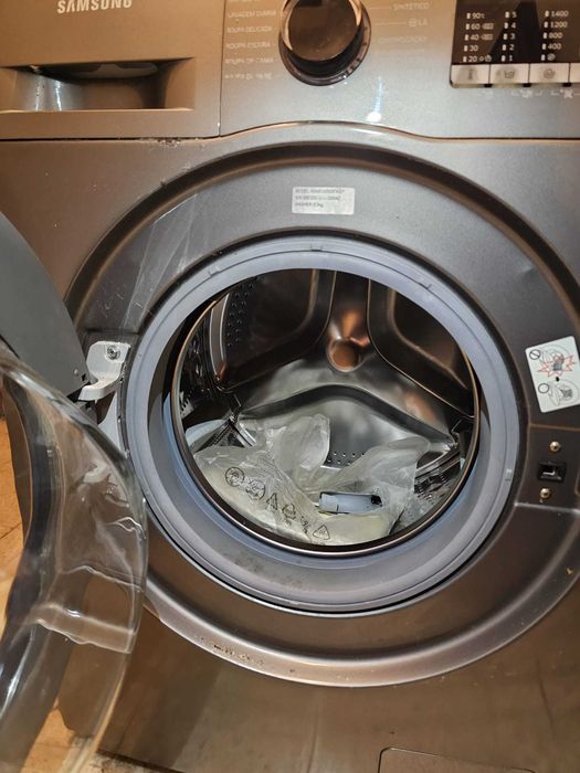 Máquina lavar roupa SAMSUNG. pouco uso, capacidade de 8kg