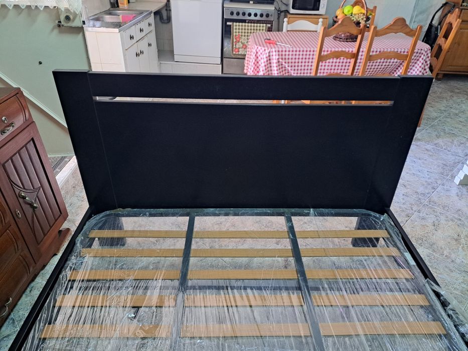 Cama ikea 2,05x1,57m com estrado