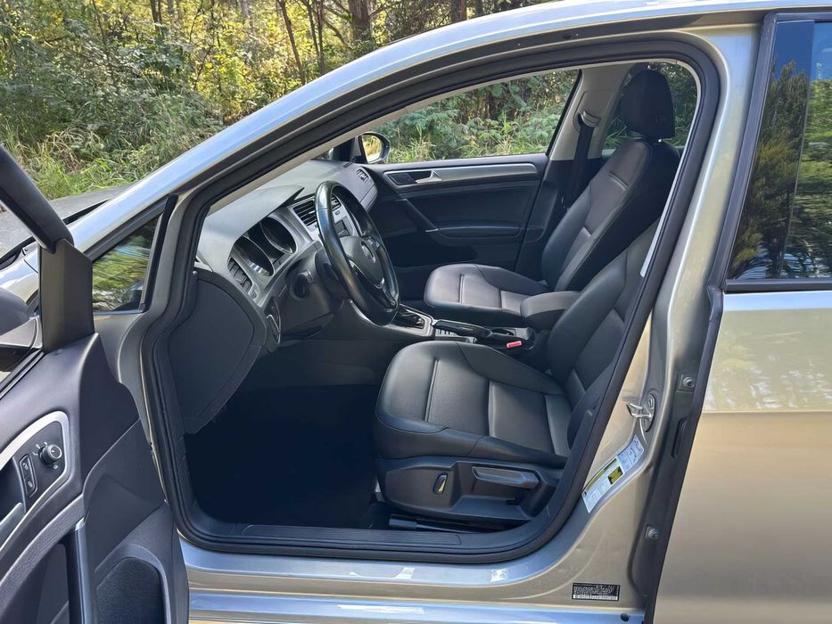 Volkswagen Golf      2017