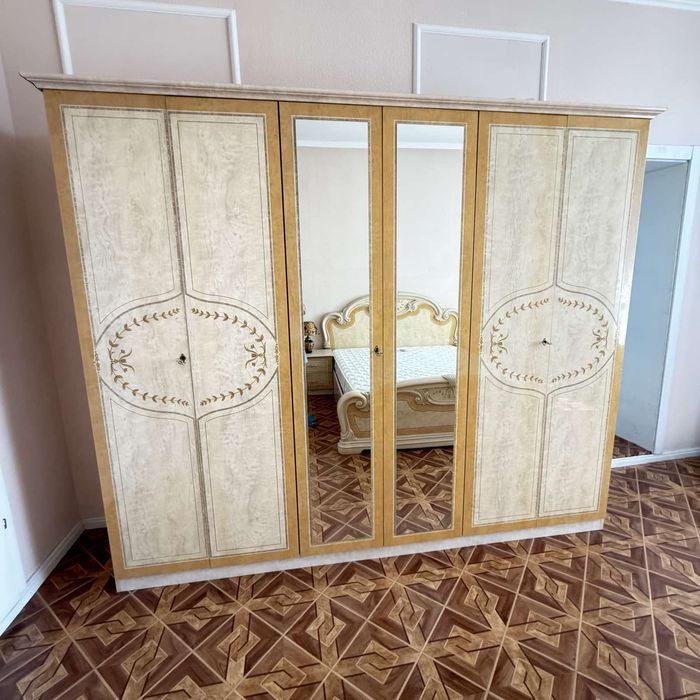 Итальянский спальный гарнитур