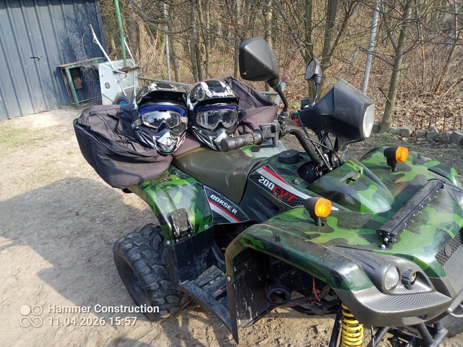 Quad 150 plus dwa kaski