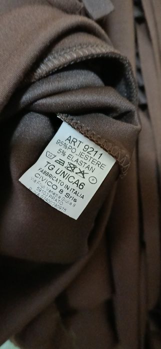 Piękny czekoladowy dres z frędzlami