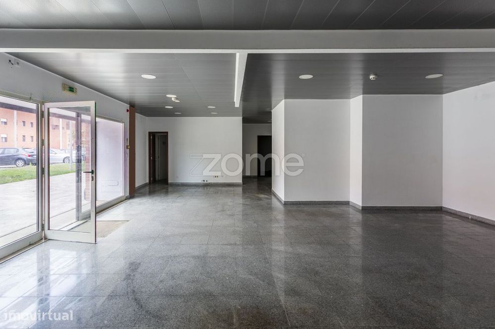 Espaço Comercial com 136 m² | Projeto de Álvaro Siza Vieira | Peraf...