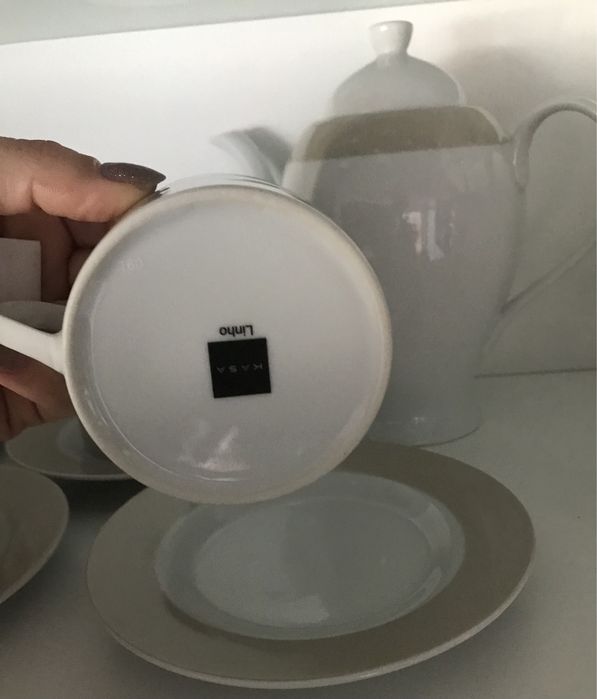 Serviço chá bule, chavenas e prato