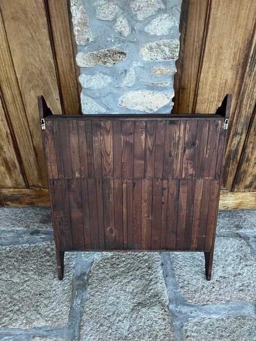 Aparador de parade em castanho