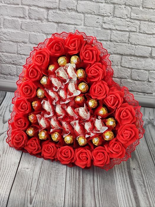Букет з цукерок цукерками подарунок на день закоханих 8 березня