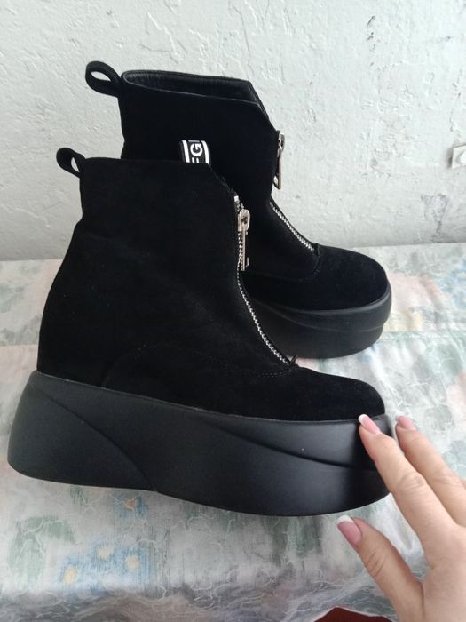 Продаю!Ботинки женские