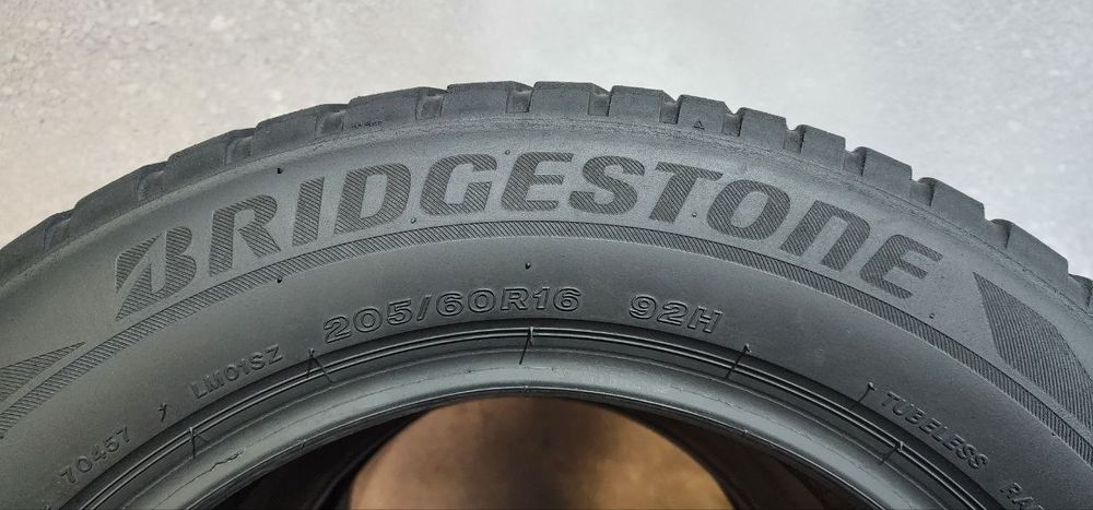 205.60.16 Bridgestone Blizzak LM001 2шт