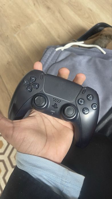 RTX 4060, Ryzen 7 e 2 controles de ps5