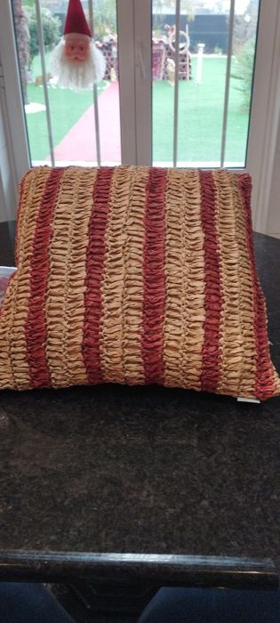 Almofadas em ráfia . Muito bonitas para decoração