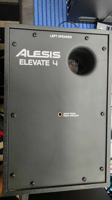 Alesis Elevate 4 - Par de Monitores de Estúdio