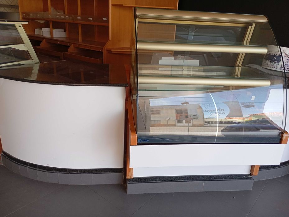 Vitrines refrigeradas e normais