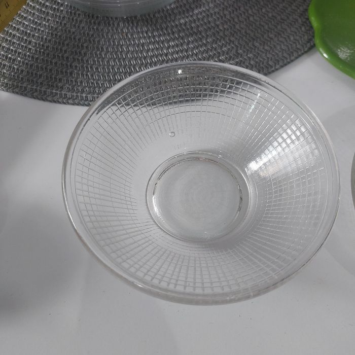 Salaterki szklane spodki z Ząbkowic kratka 11,5 cm