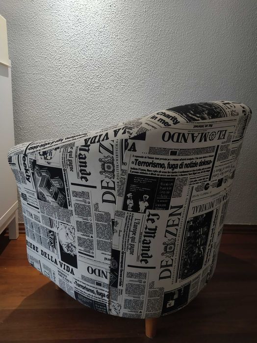 Poltrona com padrão e capa branca