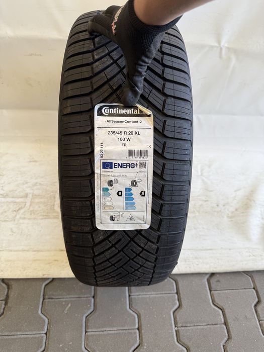 235/45/20 Continental AllSeasonContact 2 100W 2025R