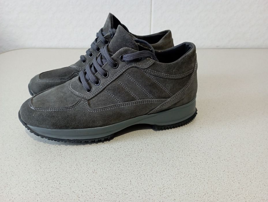 Сірі замшеві кросівки 38 розмір