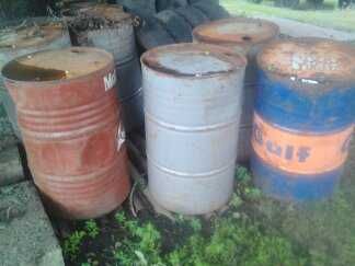 Продам металеві бочки об'ємом 200л.
