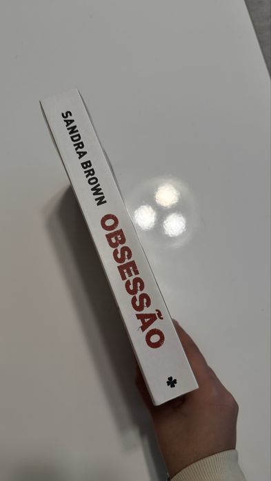 Livro “Obsessão” de Sandra Brown