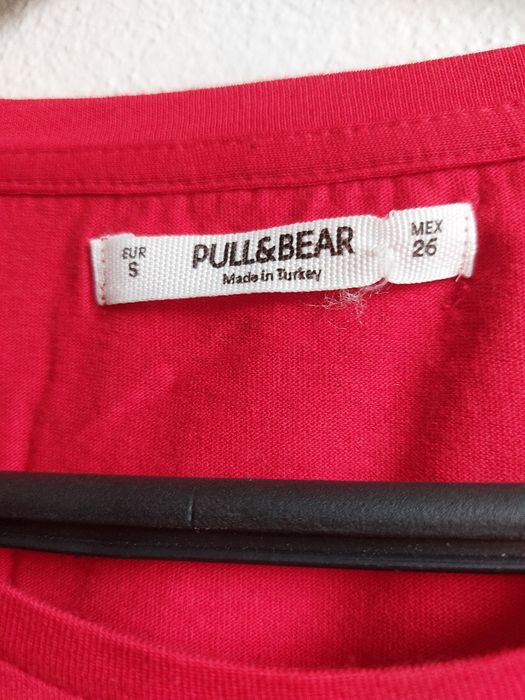 T shirt vermelha pull&bear tamanho S64284168237313123