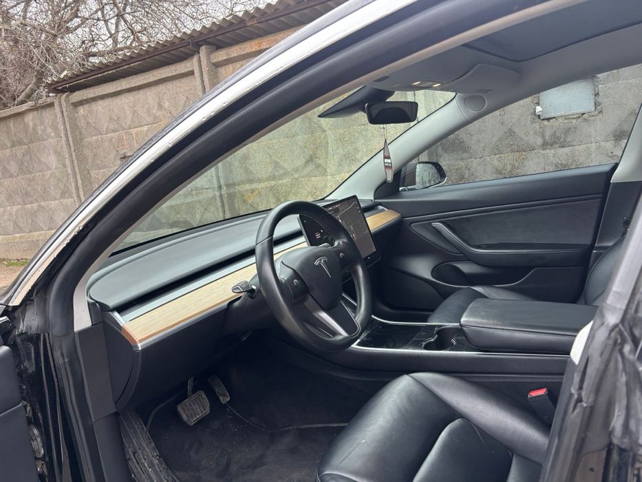 Оренда Tesla Model 3 dual motors long range