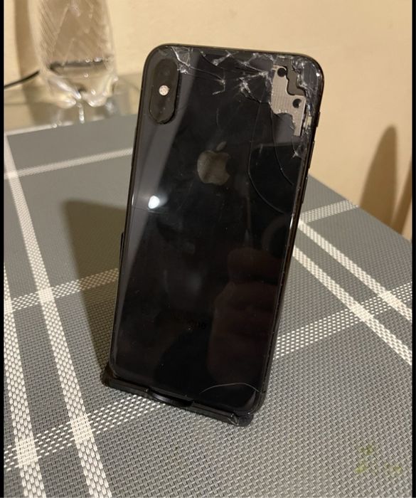 Продам iPhone XS