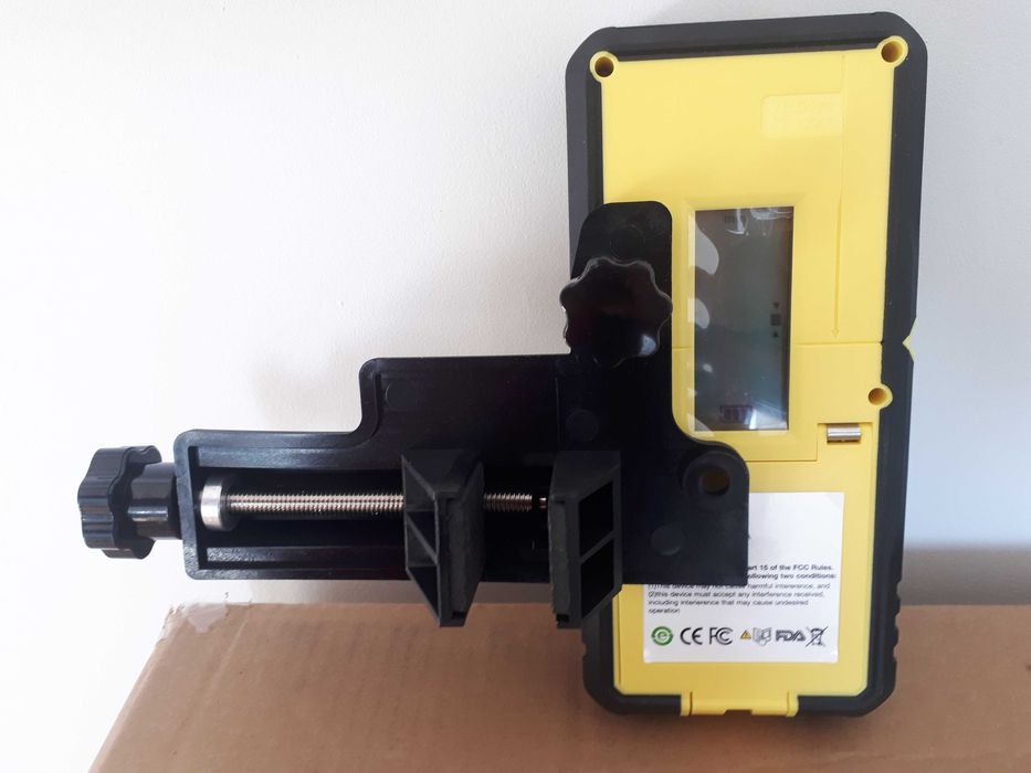 Detektor laserowy odbiornik do niwelatora z odczytem w milimetrach