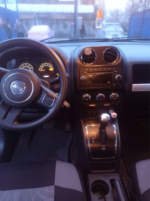 Гарний jeep compass
