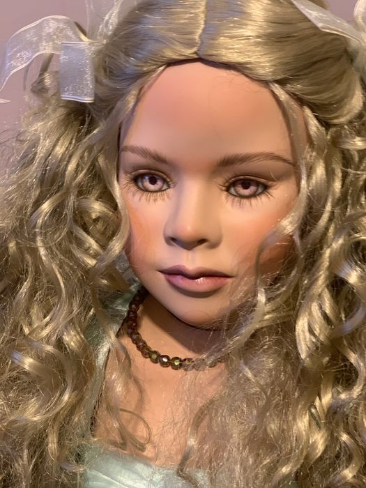 Lalka porcrlanowa Gillian 95 od Pauline von Wess