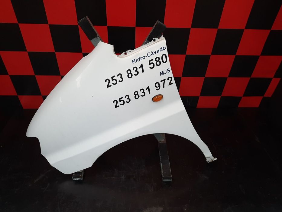 Guarda-lamas esquerdo HYUNDAI H-1 (A1)