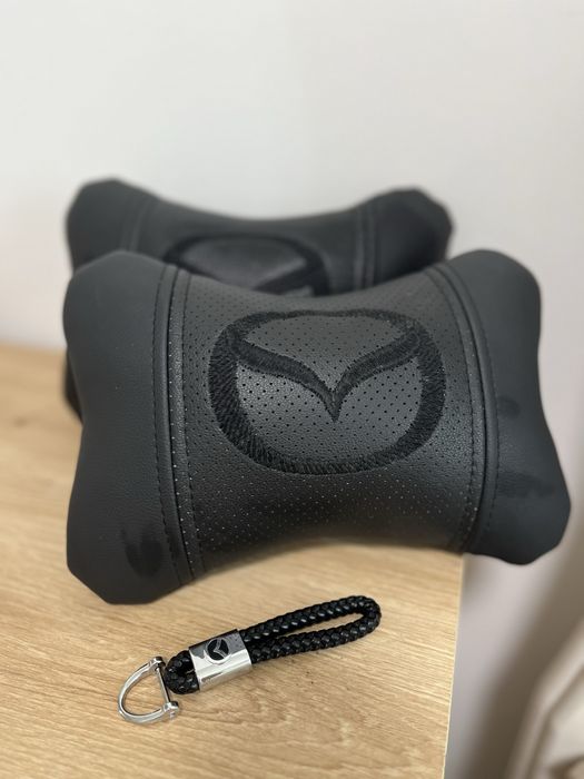 Подушки та брелок в  авто Mazda