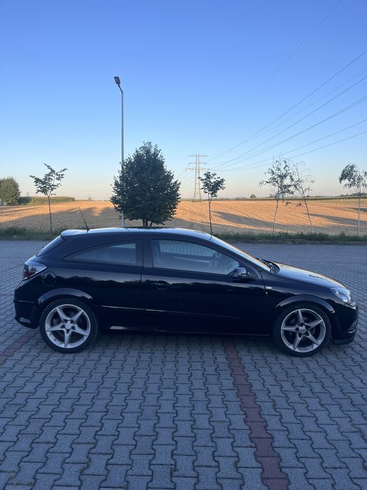 Opel Astra H GTC