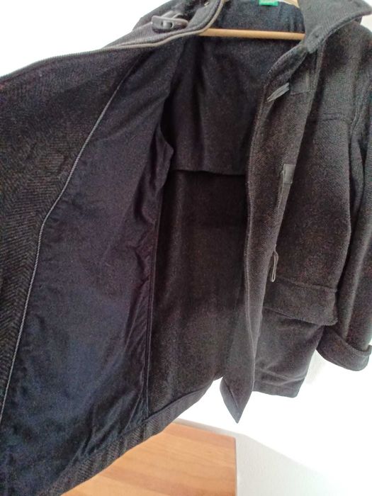 Canadiana Benetton Cinzenta com Capuz – Tamanho M/L – Muito Bom Estado