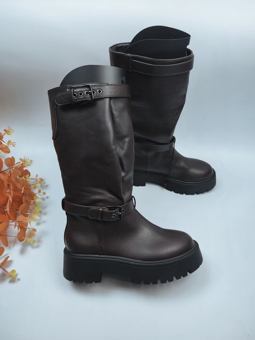 Botki kozaki buty czekoladowe ozdobnymi paskami boots wolkery biker