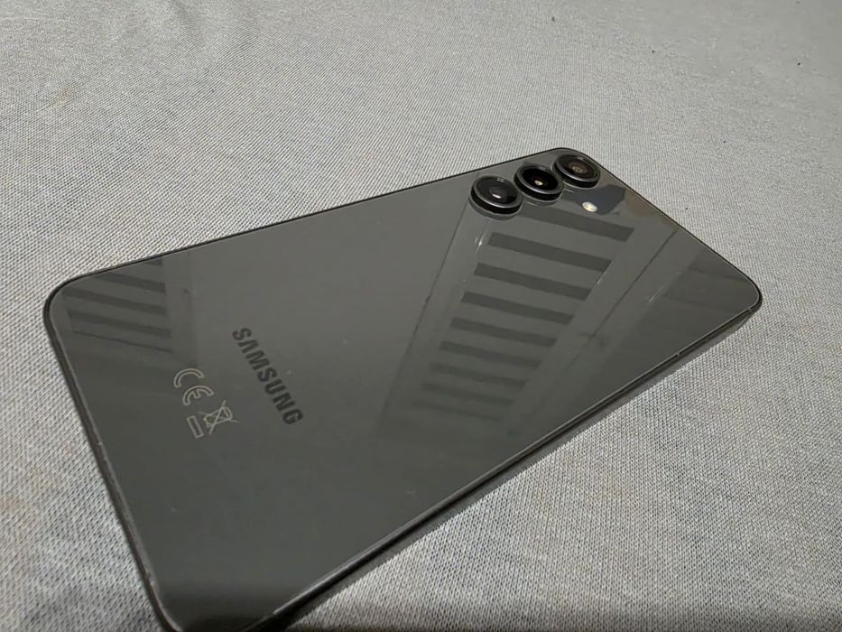 Samsung s24 FE w bardzo dobrym stanie