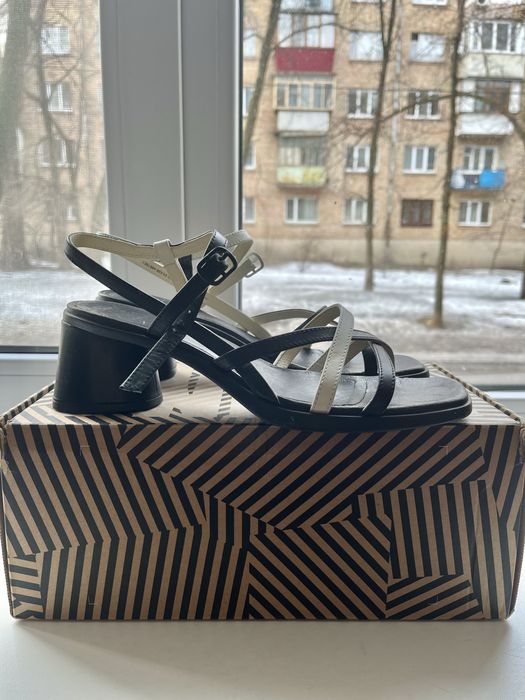 Шкіряні босоніжки Camper 39 розмір