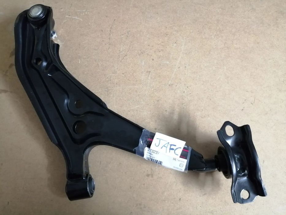 Braço / Braços de Suspensão - Nissan Primera