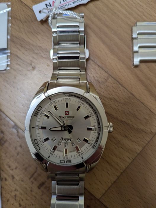 Годинник  чоловічій + Подарунок.