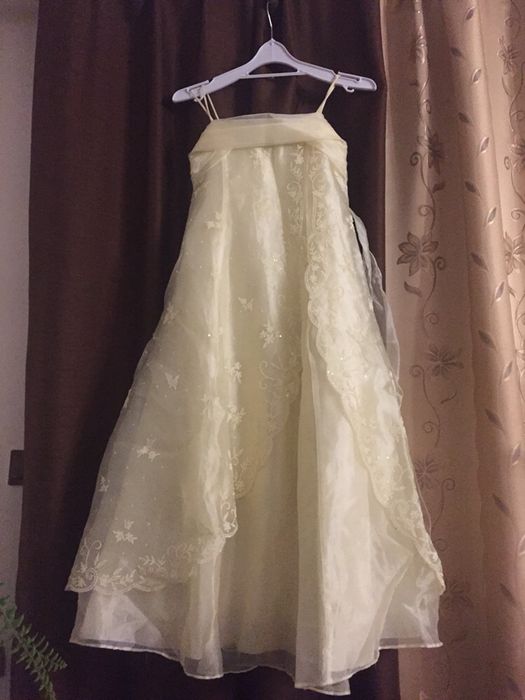 Piękna suknia balowa kolor ecru