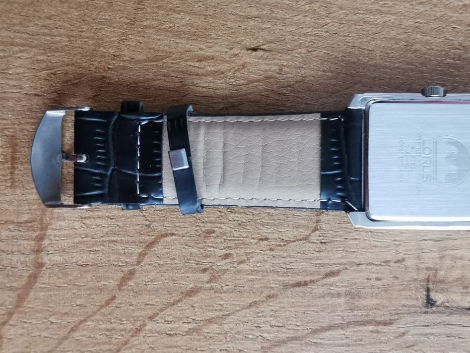 Zegarek Lorus- Japan. Stan bardzo dobry. Nowy pasek.